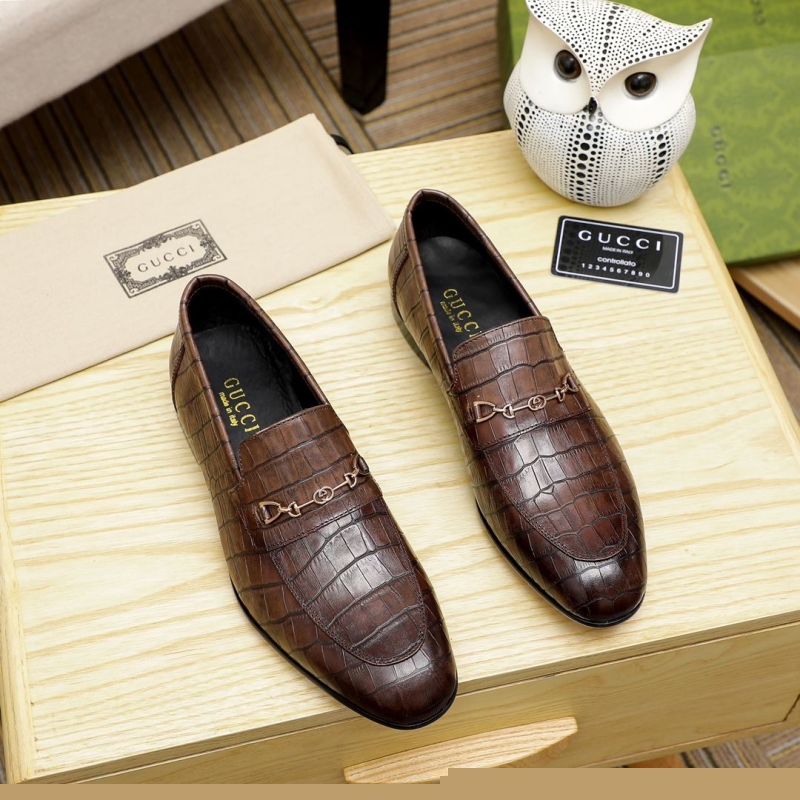G*u*i leather shoes